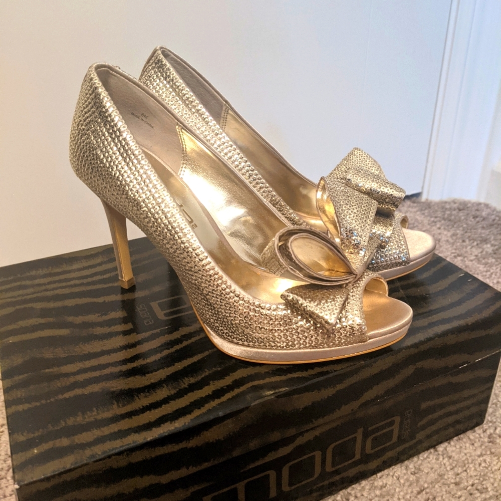 Sequin bow shoes